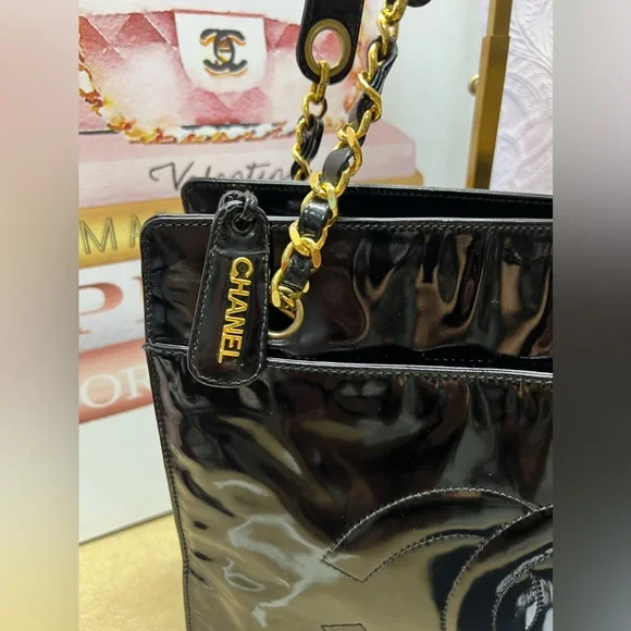 CHANEL Black CC Logo Patent Leather Chain Shoulder Tote Bag-4126843 - Picture 4 of 15